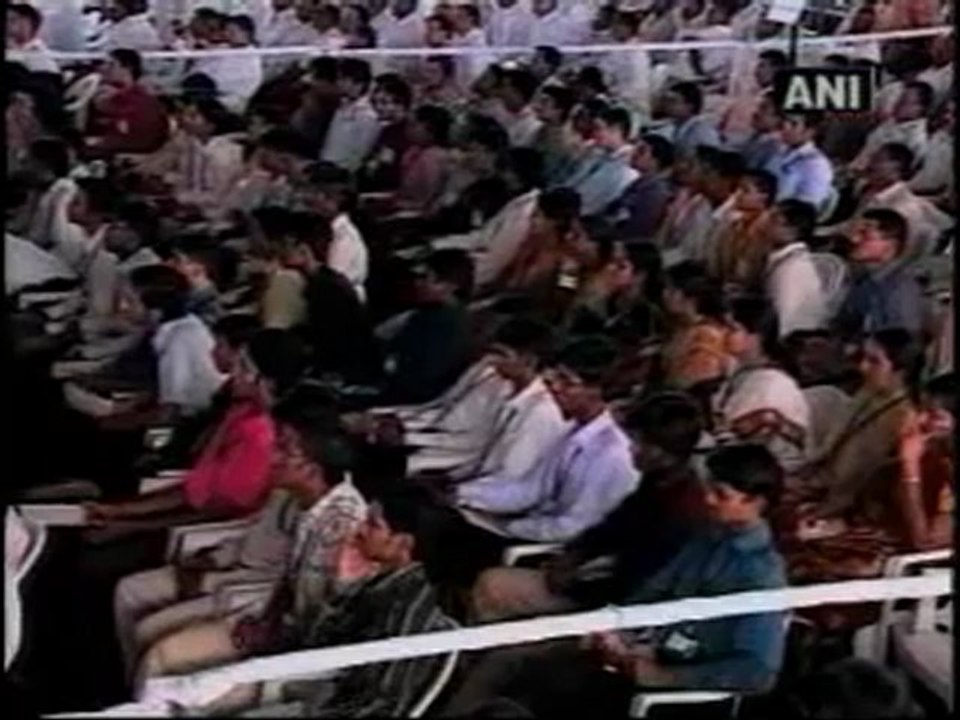 Sonia Gandhi lays the foundation stone of a new IIT.mp4