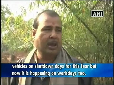 Suspected Maoists torch a truck in West Bengal.mp4