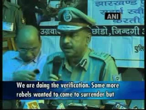 Three Maoists surrender in Jharkhand.mp4