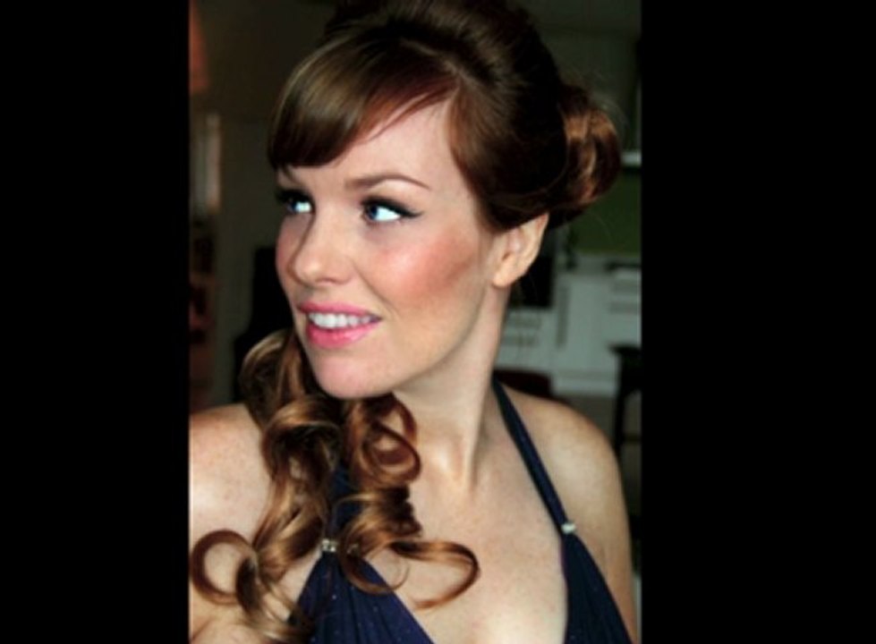 Hollie Kamel singing Skyfall