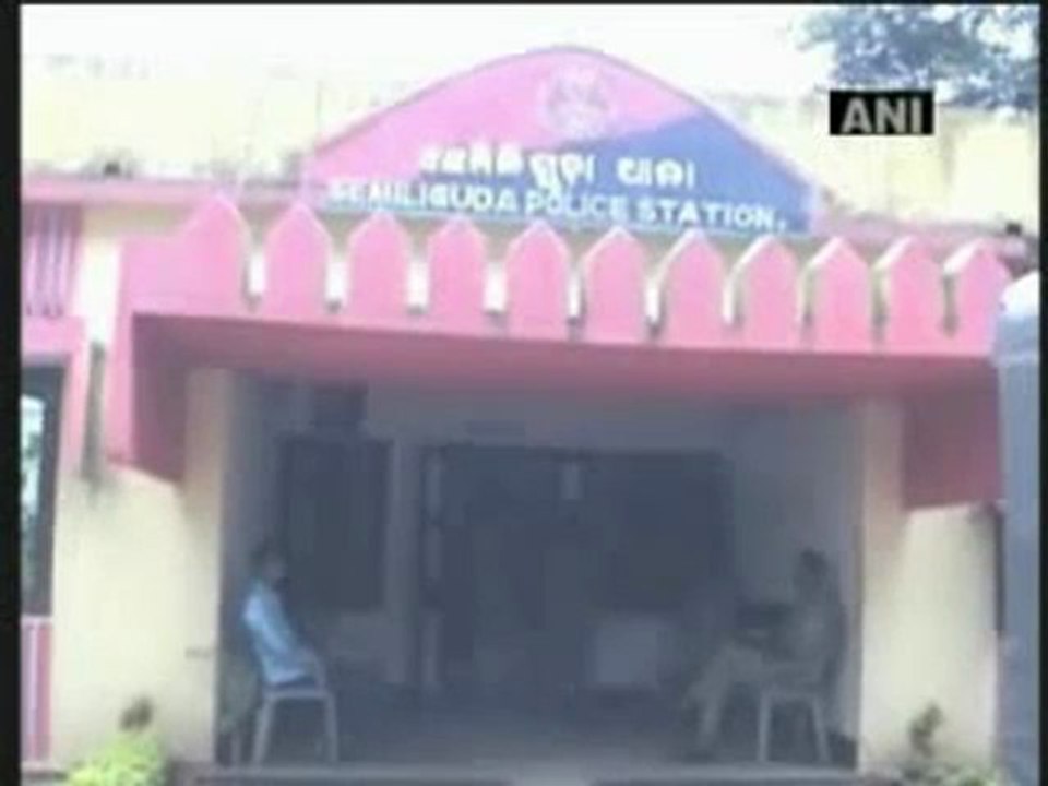 Wife of wanted maoist along with 3 cadres arrested in Orissa.mp4