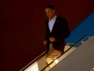 Obama arrives in Hawaii after "fiscal cliff" deal