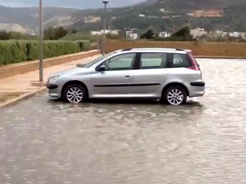 فيديو سيارة غارقة بالسعيدية