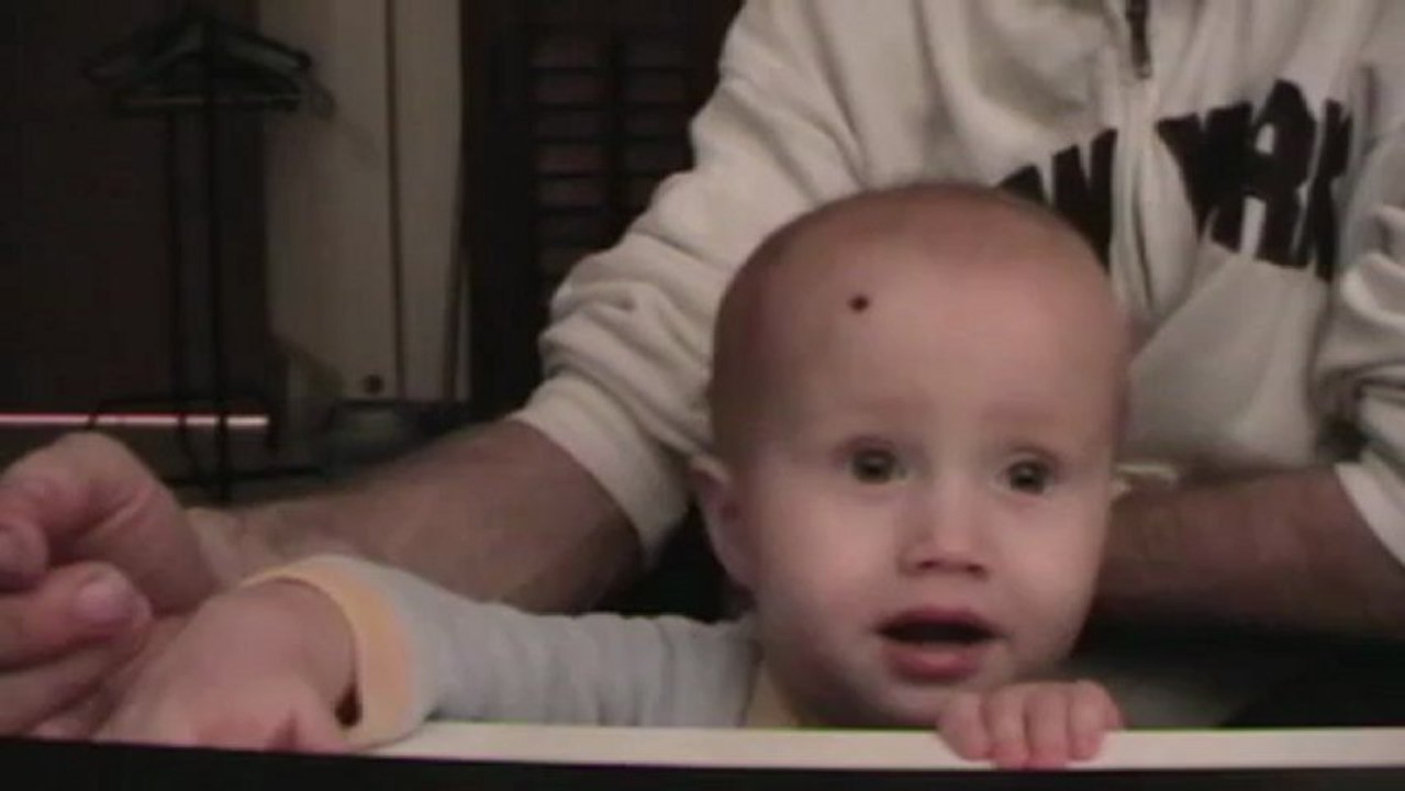 Gabin devant le film du pere noel