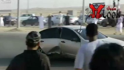 Drift fail Carro capota durante cavalo de pau em drift na Arábia Saudita