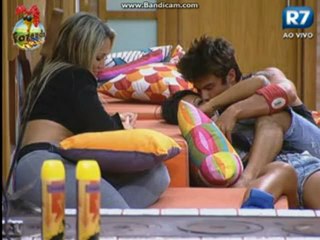 Mais um capítulo de "Nat e o cabelo do Victor"