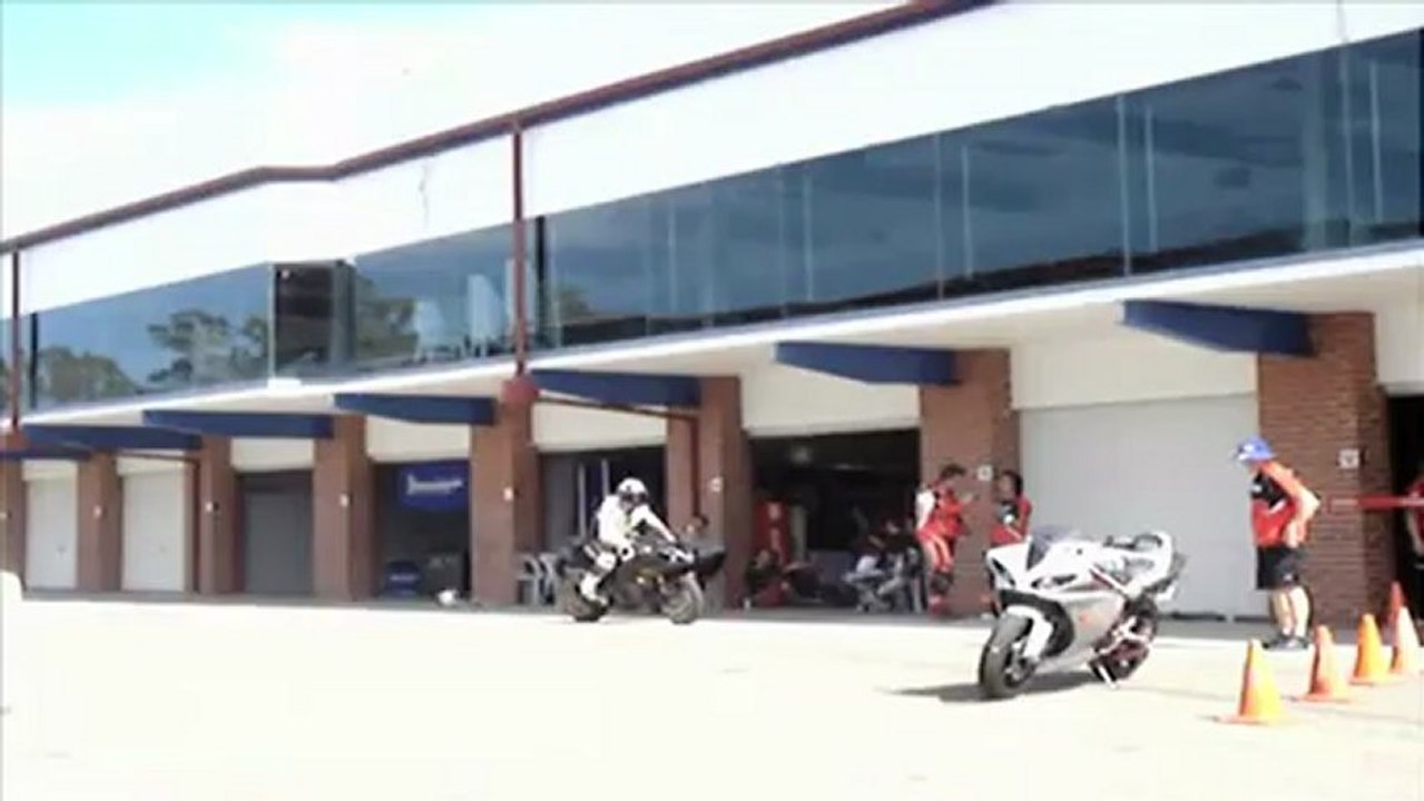 MCN Roadtest:  2009 Yamaha R1 tested