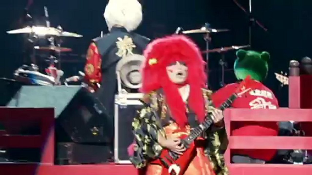 Wan ChenChen singing