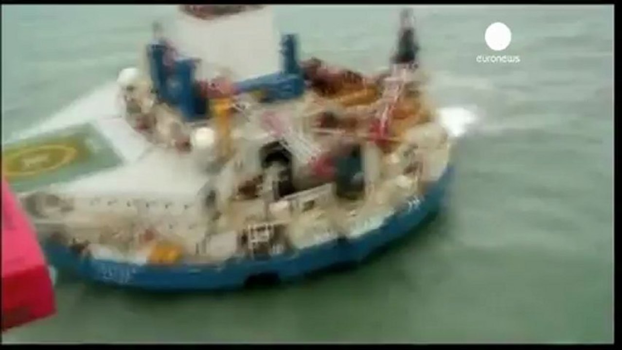 Alaska oil rig drags tugs for miles before grounding