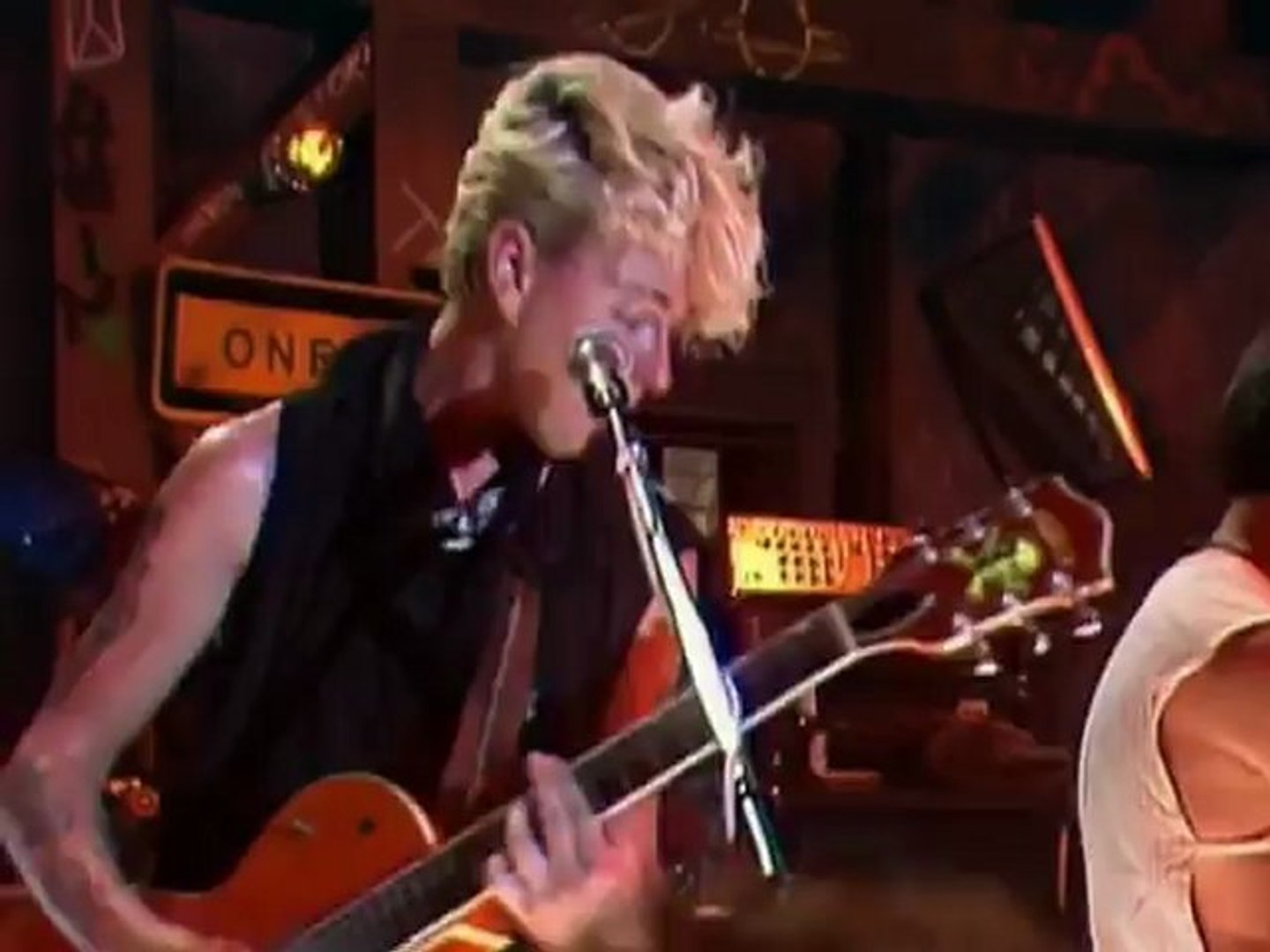 Stray Cats - Stray Cat Strut (Live At Montreux 1981) - video