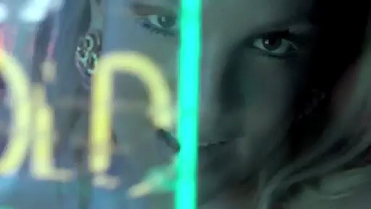 Will.i.am ft. Britney Spears - Scream & Shout (Official Video)