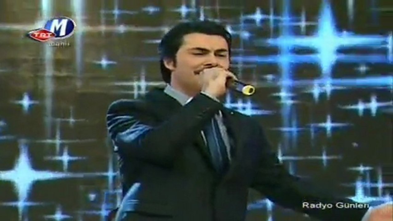 Evlerinin Önü Yonca (Oktay Ertuğrul)