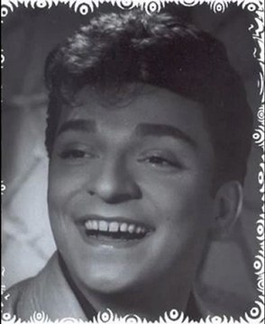 Zeki Müren-Hiç Bir Şeyde Gözüm Yok - YouTube