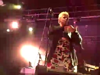 Osheaga 2010: Robyn live "Fembot"