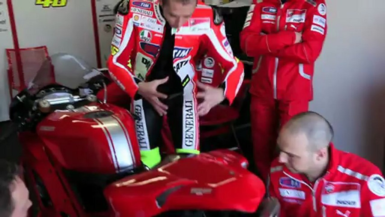 Valentino Rossi tests at Misano with Ducati 1198 Superbike  - the video
