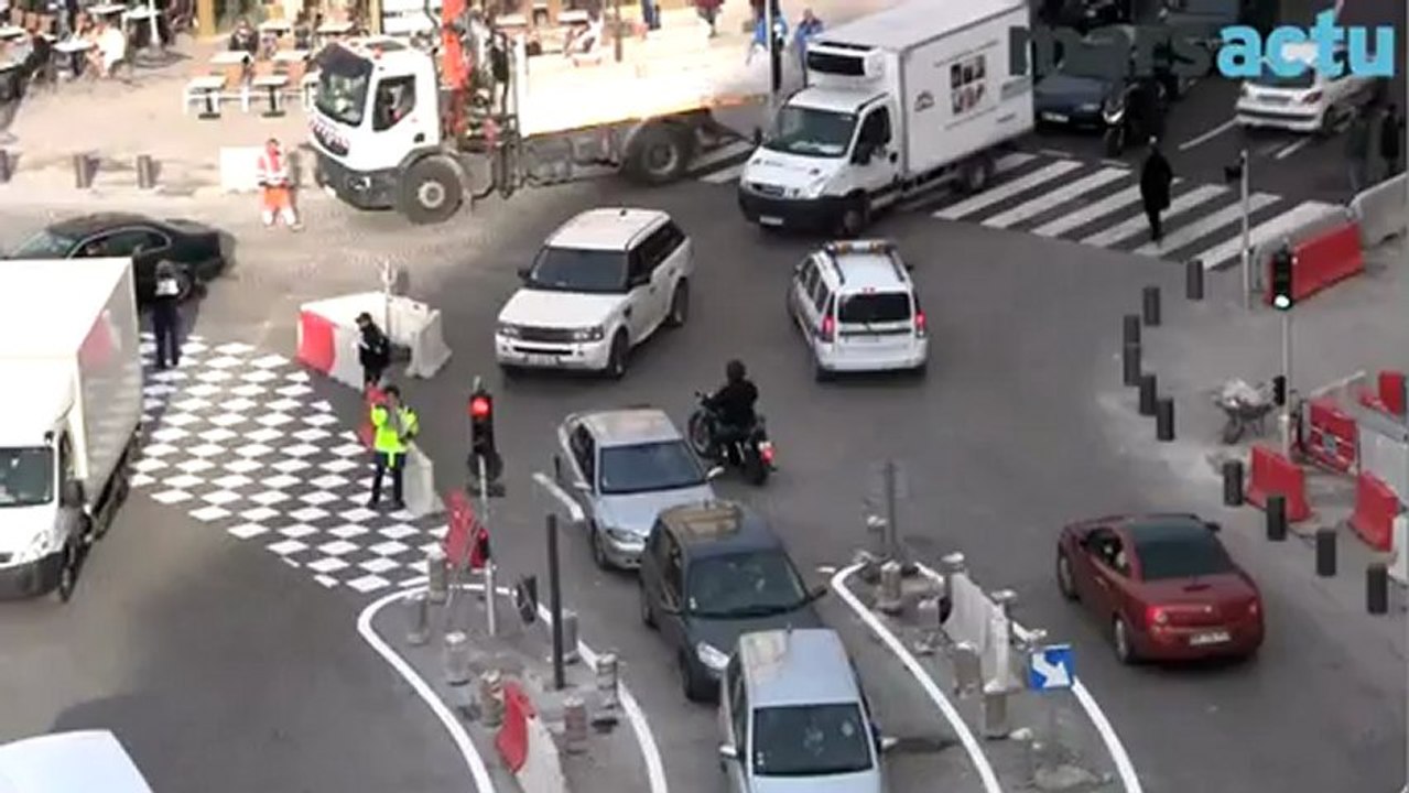 Le nouveau Vieux port bloqué par les bus et les voitures