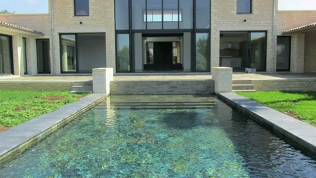 Villa contemporaine à vendre Tourrettes-sur-Loup - 300m² avec piscine sur 4000m² de terrain