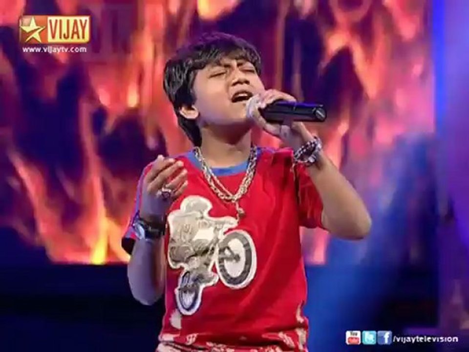 Aajeeth sings Theeyil Vizhuntha from Varalaaru