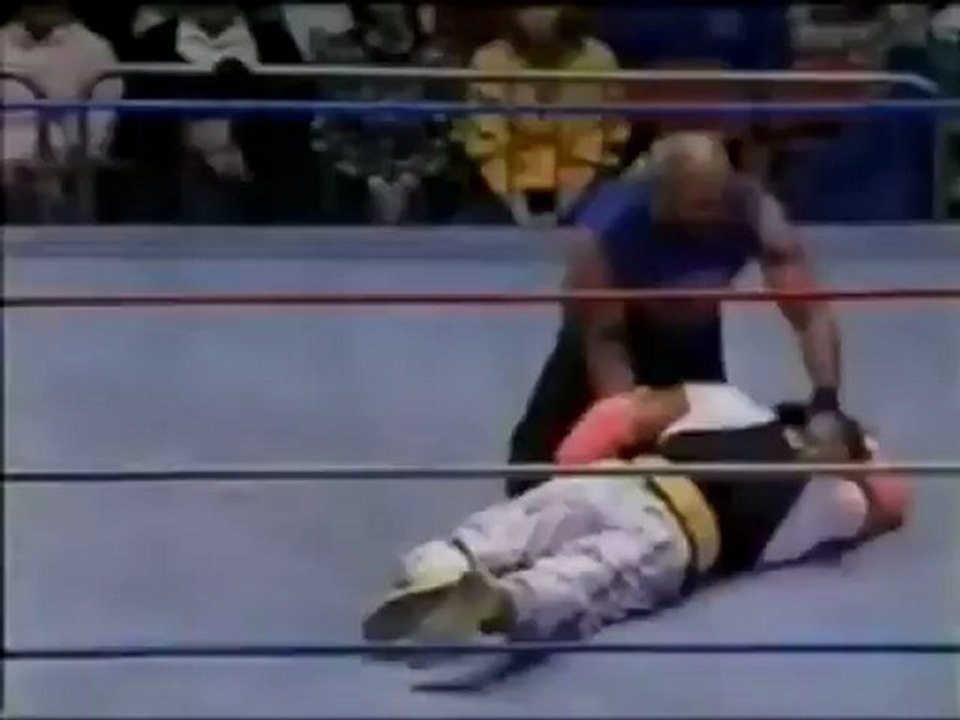 Randy Savage vs Bad news brown street fight