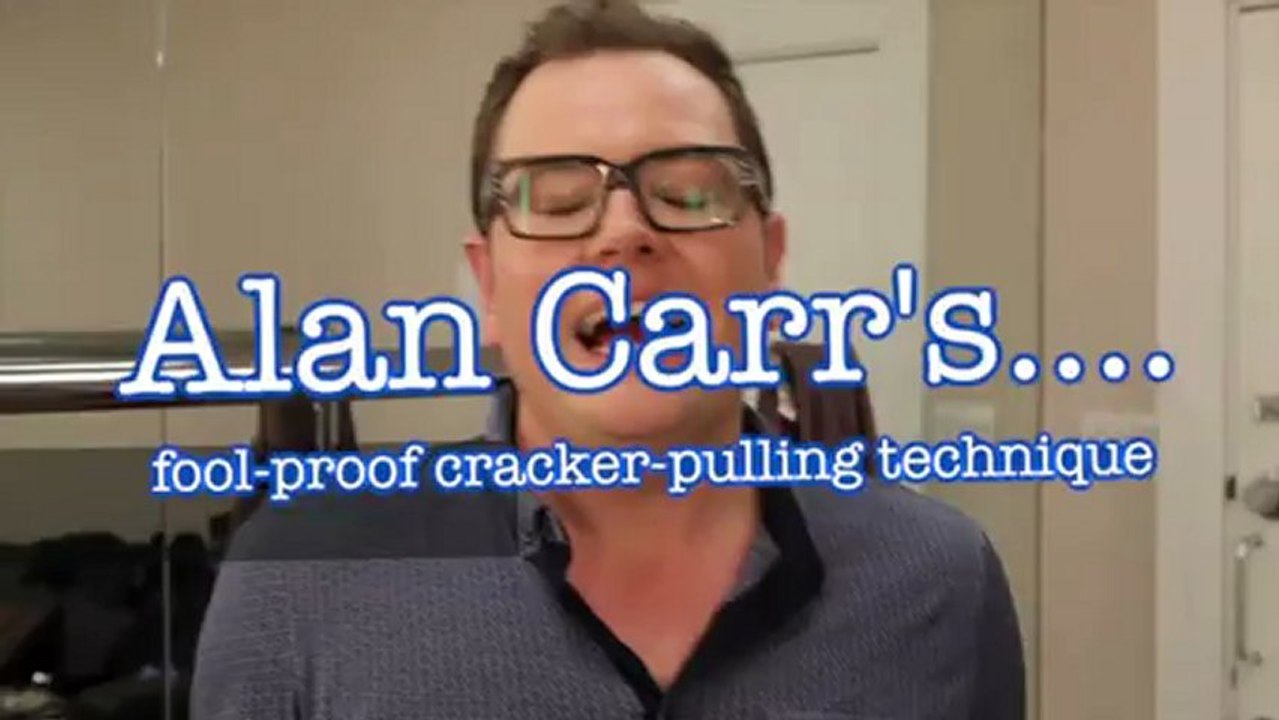 Alan Carr's fool-proof cracker-pulling technique