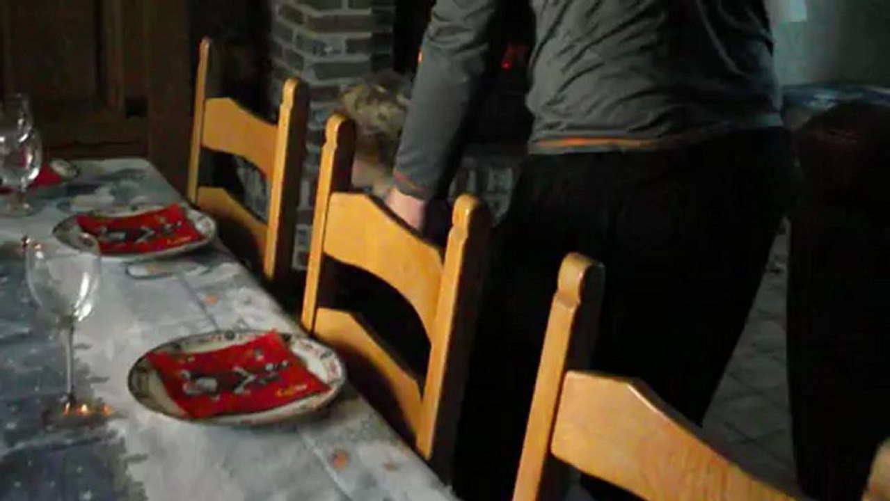 Clém fait du patin à roulettes