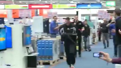 150 secondes pour devaliser un magasin Saturn - The Appli gratuit sur l'apple store