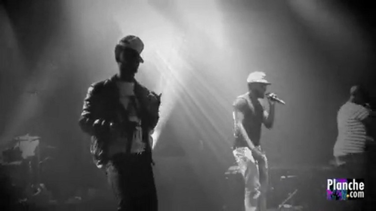 Sexion d'assaut au Trianon au Showcase Sony Pro, chante "Balader"
