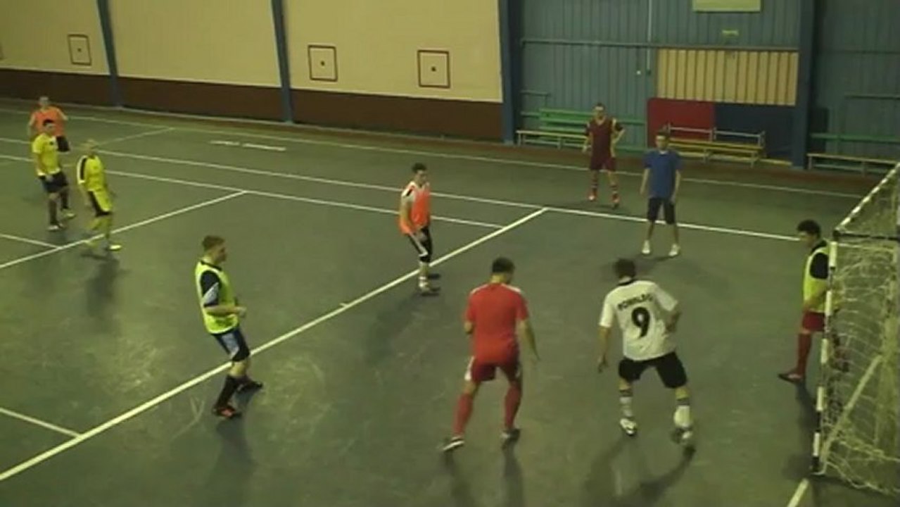 04.01.2013 Друзья играют в футбол