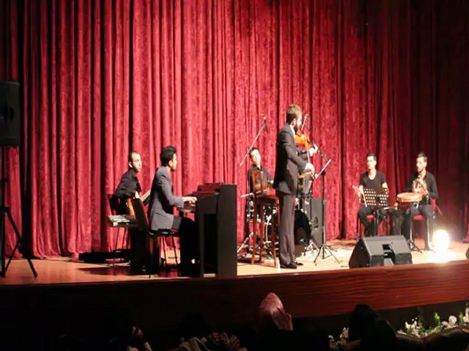 Alper Asutay - Yalnızca Sitem (M: Onno Tunç)    "Vuslat" Alper Asutay Konser 04.02.13 - 2