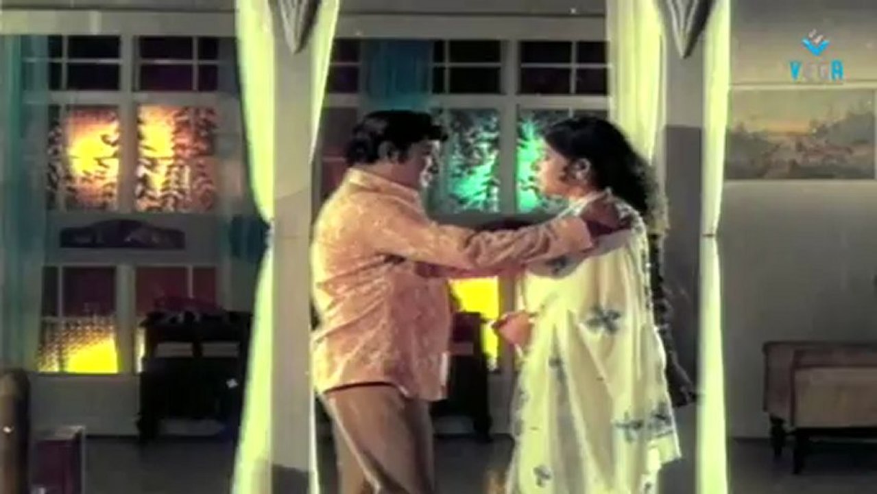 Sippiyile Muththu Video Song -  Anbai Thedi | Sivaji Ganesan