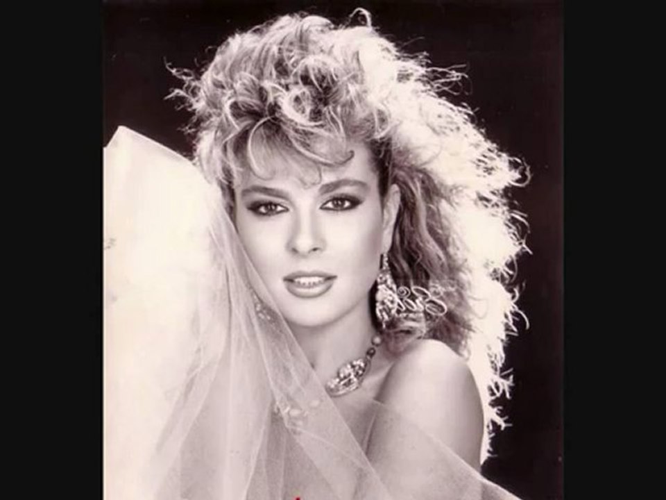 Harika Avcı - İkimize Ağlarım -