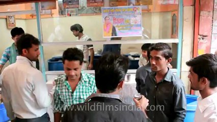 Agra-Taj Mahal-39.mov