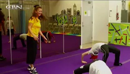 Healed in an Instant After 15 years of Pain - CBN.com