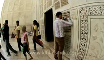 Agra-Taj Mahal-57.flv