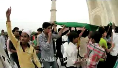 Agra-Taj Mahal-64.flv