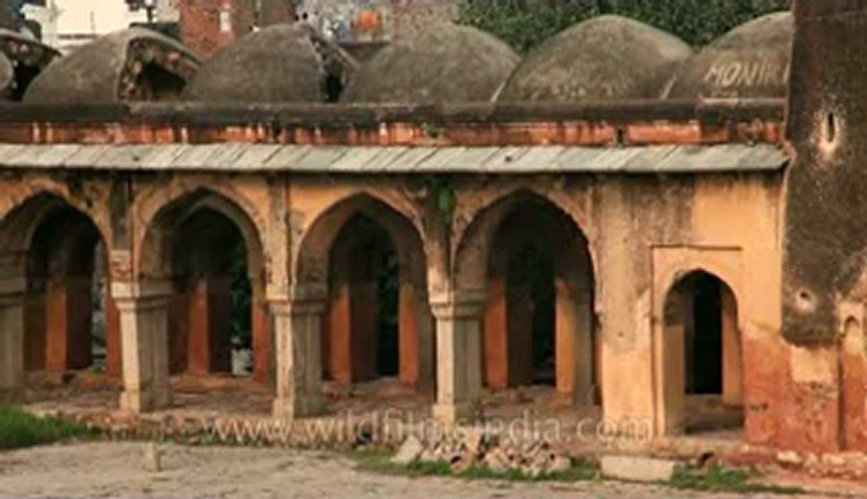 Begampur mosque-delhi-1.flv