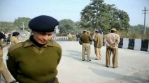 Índia: acusados de estupro se apresentam à Justiça