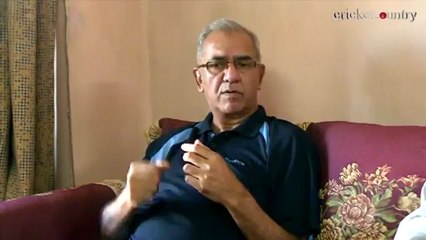 Yuvraj Singh thrives under pressure and loves challenges, says Makarand Waingankar.mp4