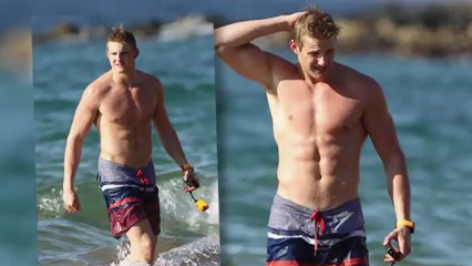 Alexander Ludwig am Strand