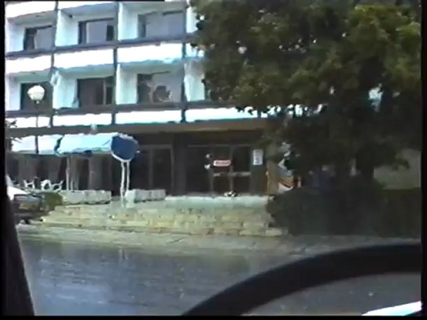 ⁣123.Дъжд,в колата, пред Родина