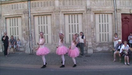 Arts de la Rue - Cie Colbok - Lâcher de ballerines