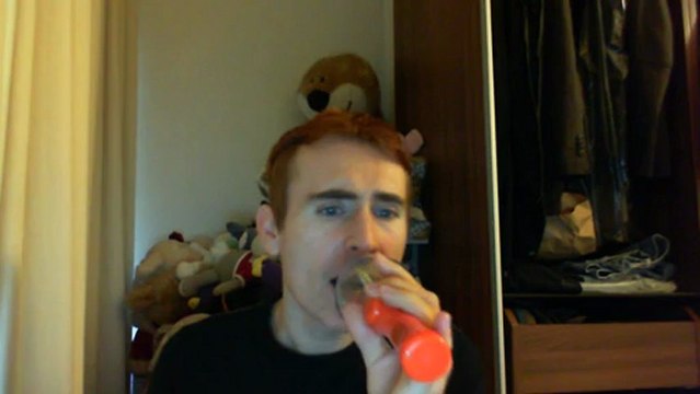 Wiwi égratigne la fille à qui je pense de Miossec