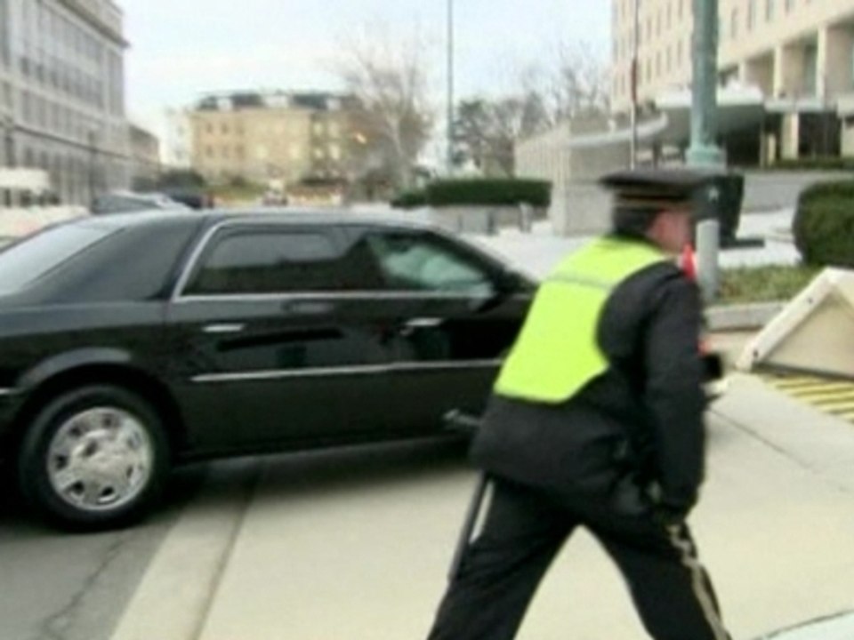 Clinton returns to work after treatment for blood clot