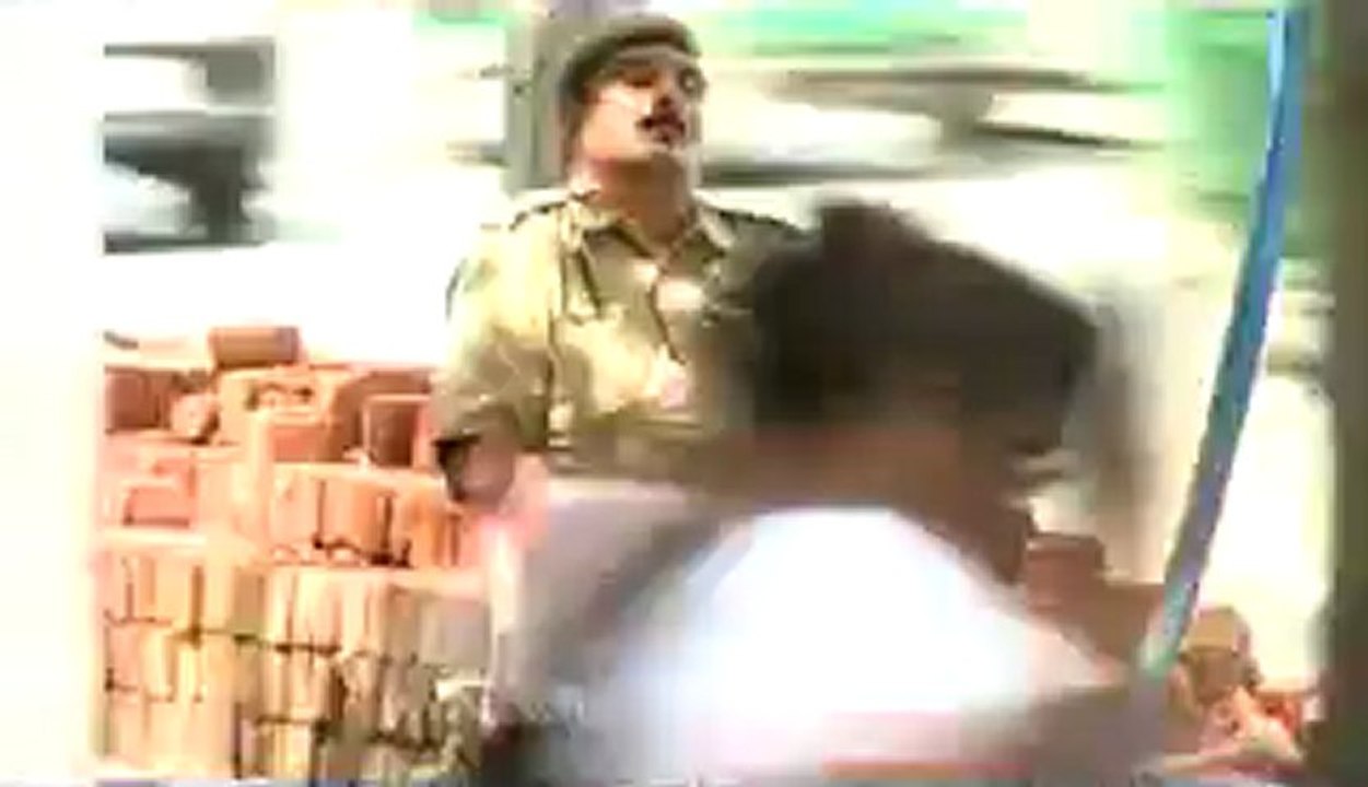 Cop sleeping on duty.flv