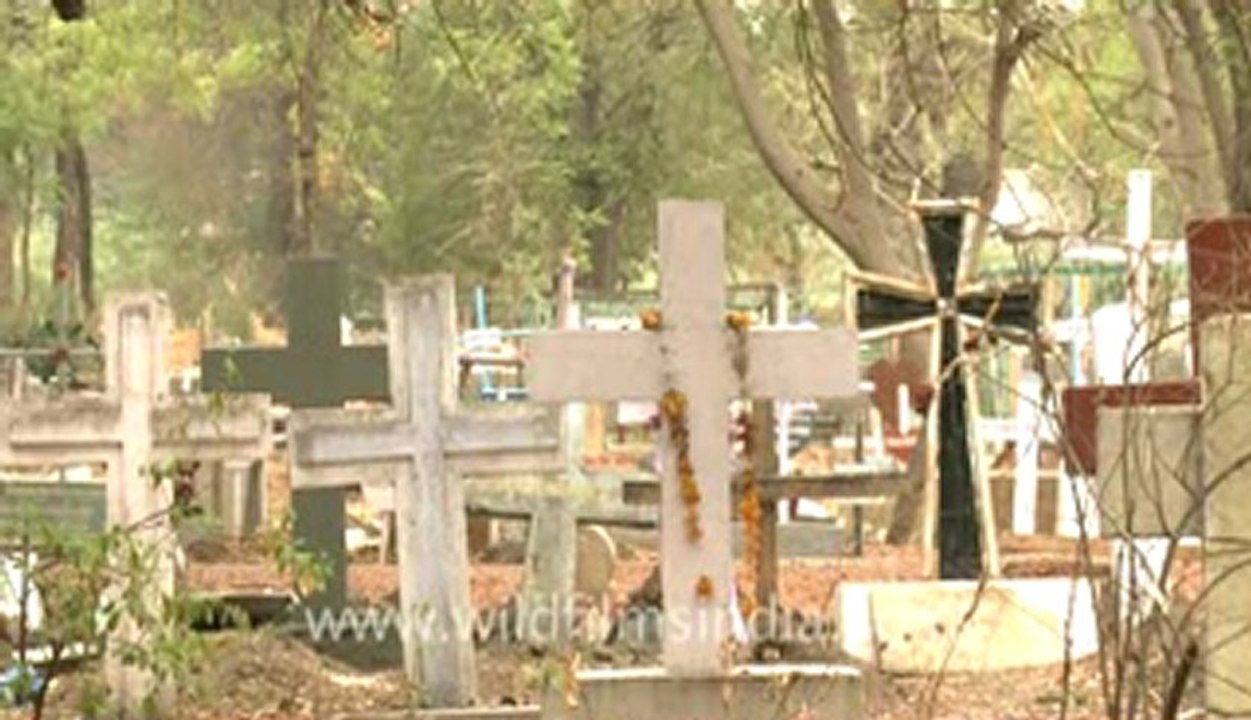 Graveyard in pune-9.flv