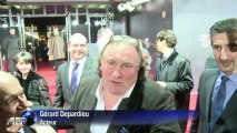 Gérard Depardieu foule le tapis rouge aux cotés des footballeurs