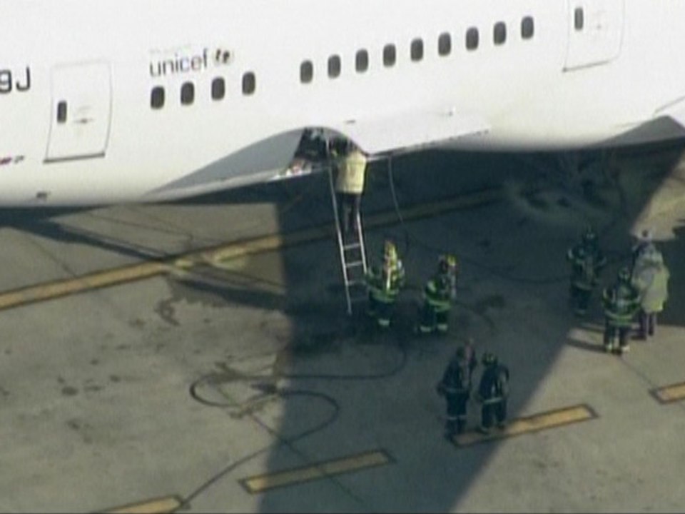Investigators Looking Into Fire Aboard Boeing 787