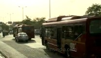 People-Safdarjung bus stop-13.flv