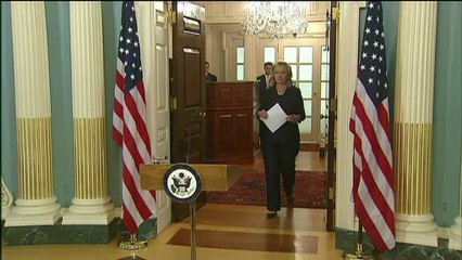 Hillary volta ao trabalho