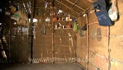 Rann-of-kutch-hdv-tape-11-woman making roti -1.flv